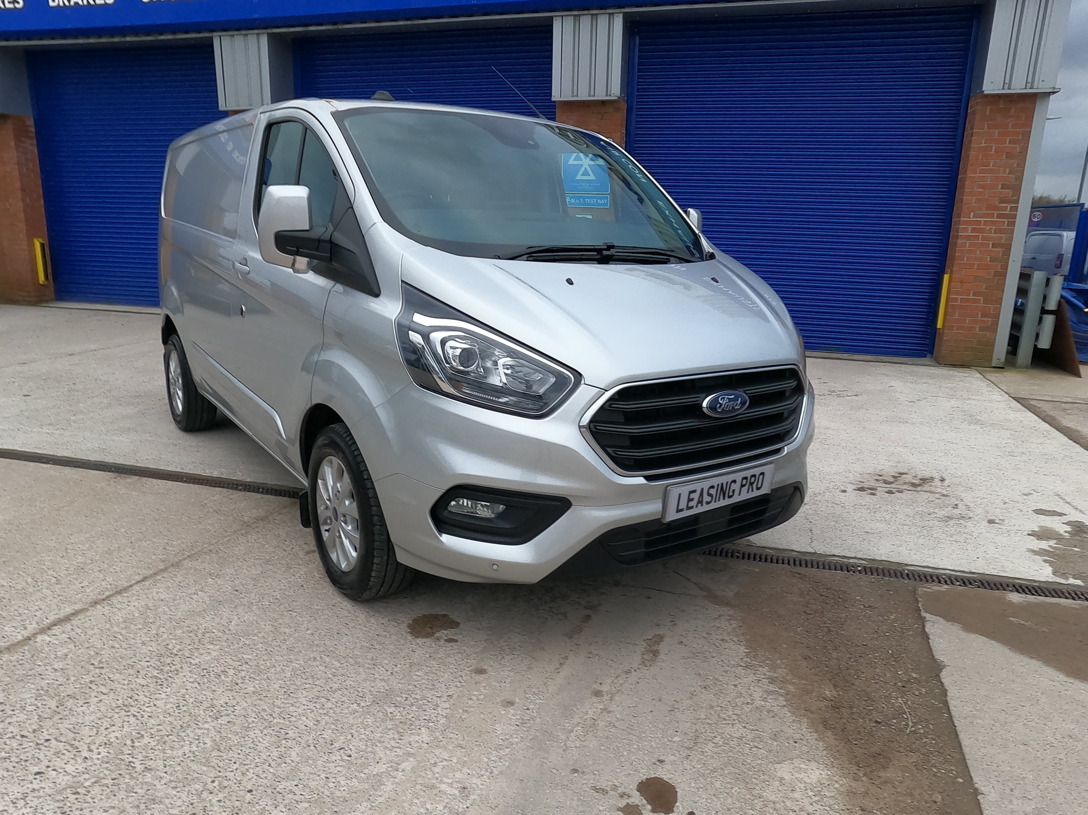 Ford TRANSIT CUSTOM 280 L1 DIESEL FWD 2.0 EcoBlue Hybrid 130ps Low Roof Limited Van
